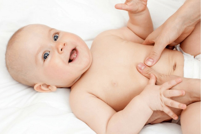 Massage cho trẻ sơ sinh để giảm táo bón