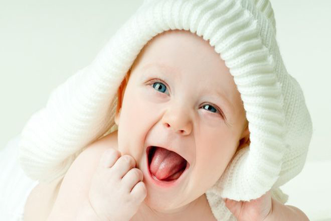 Bé 4 tháng tuổi bắt đầu có những bước tiến rõ rệt về kỹ năng trò chuyện
