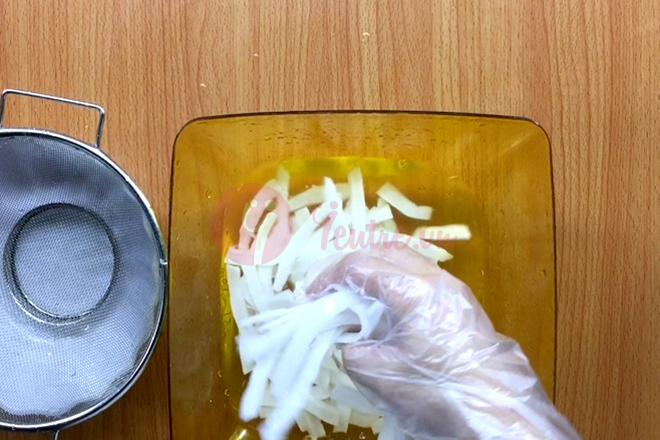 Xả dừa với nước cho sạch