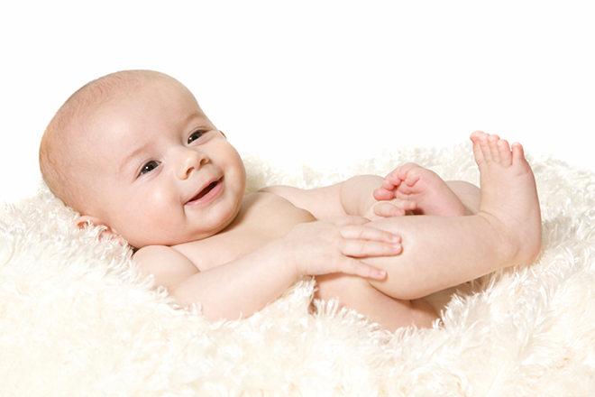 Bé 3 tháng tuổi biết làm gì