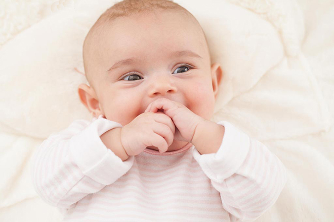 Bé 3 tháng đã biết học cách chờ đợi