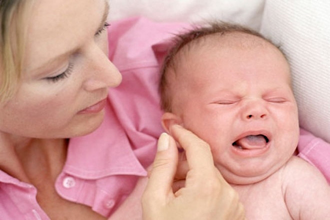 Trẻ 5 tháng tuổi quấy khóc
