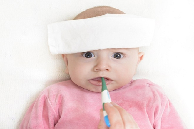 Theo dõi nhiệt độ cơ thể bé