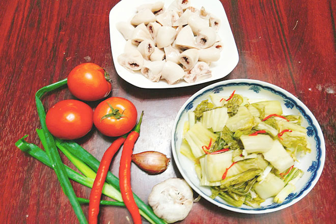 Nguyên liệu món dồi trường xào cải chua