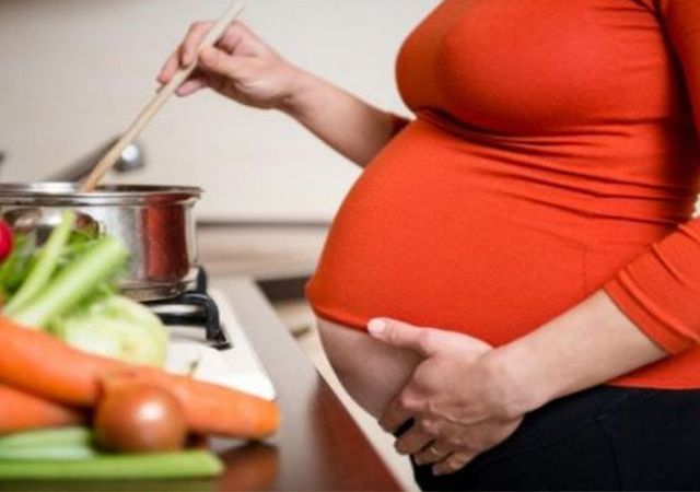 Bà bầu tháng cuối nên ăn gì để dễ sinh là vấn đề được nhiều chị em quan tâm.