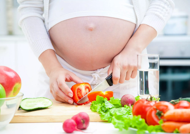 Tháng cuối thai kỳ bà bầu ăn gì để thai nhi tăng cân