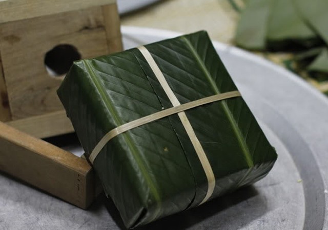 gói bánh chưng bằng khuôn