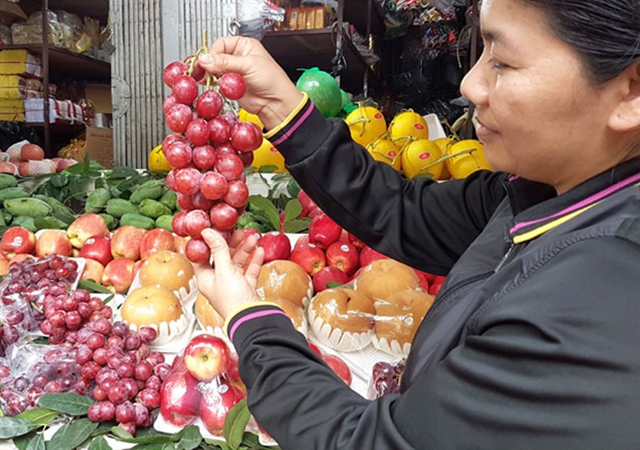 lựa mua ngũ quả ngày tết