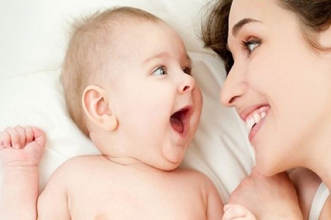 Mẹ sau sinh giữ tinh thần lạc quan