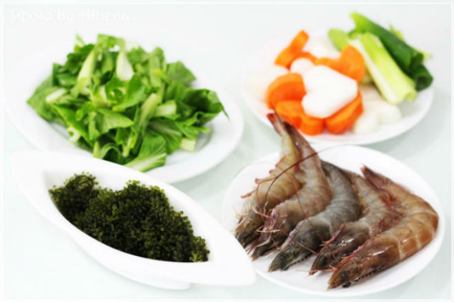 Nguyên liệu làm món canh rong biển với tôm