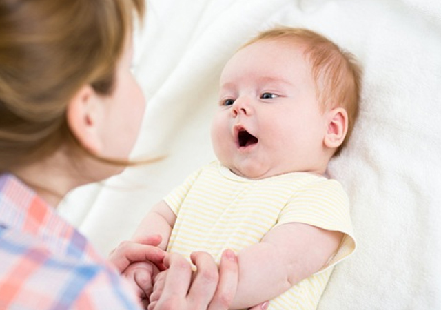 chăm sóc bé 6 tháng tuổi