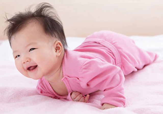 trẻ sơ sinh 6 tháng tuổi
