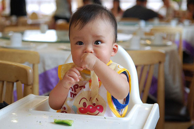 Không quá nghiêm ngặt về loại thực phẩm trong thực đơn của trẻ 9 tháng