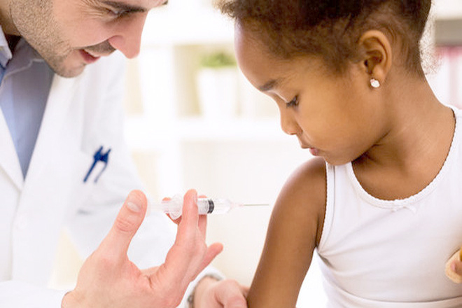 Tiêm vaccine cho trẻ