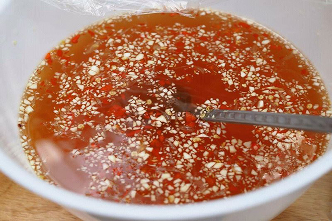 Nước chấm đơn giản cho món bún cuốn