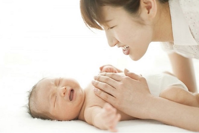 bé bị đau bụng