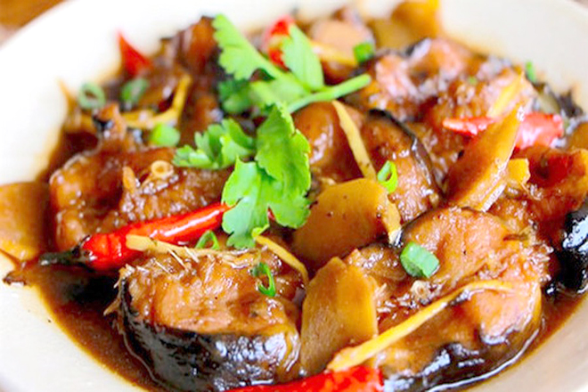 Cá trê kho gừng