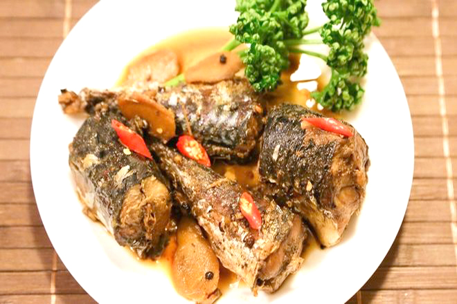 Cá nục kho đơn giản