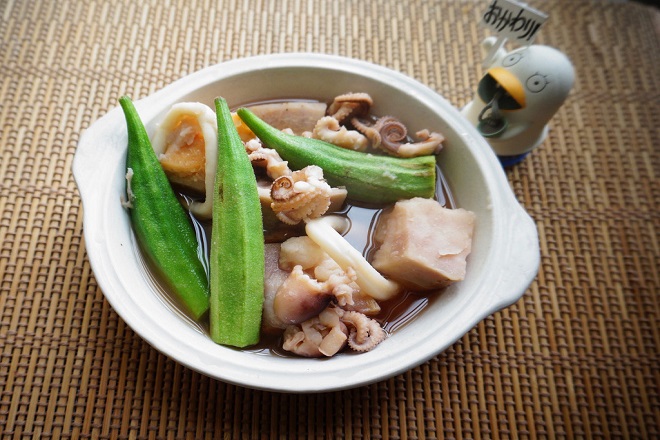Mực và khoai môn viên.