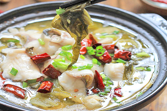 Canh cá nấu dưa chua đưa cơm