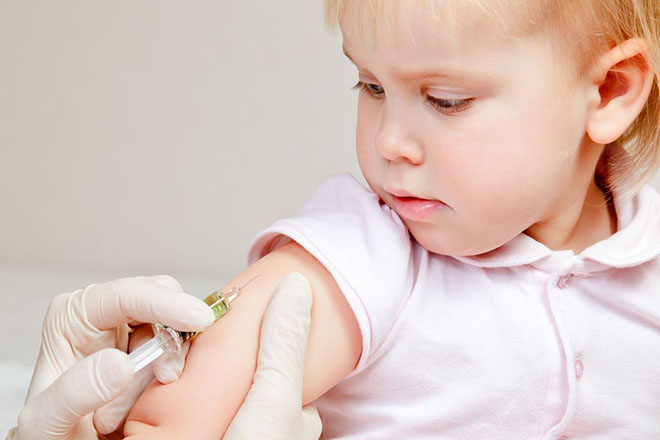 Tiêm vaccine cho trẻ