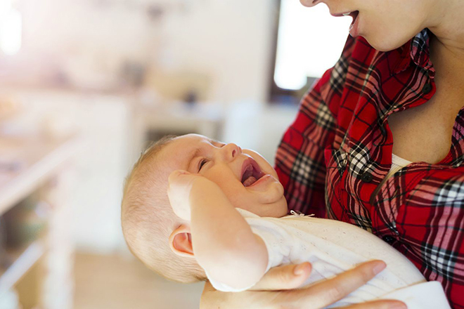 Trẻ khóc khi bú mẹ