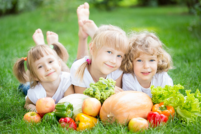 Khuyến khích trẻ ăn rau củ quả