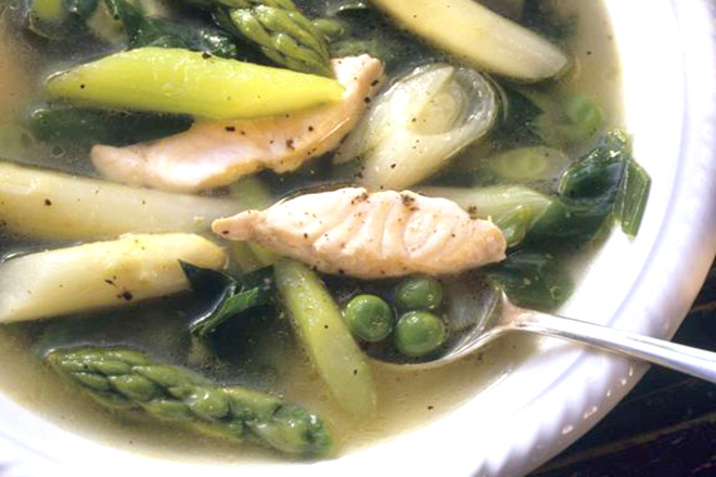 Canh măng tây cá hồi