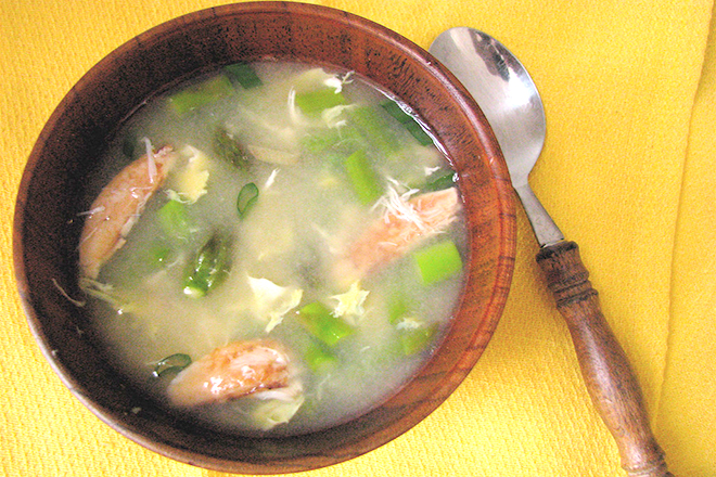 Canh măng tây với thịt cua biển