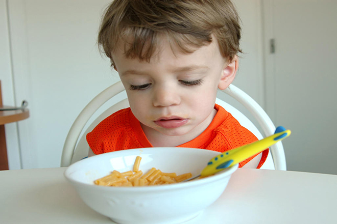 Táo bón có thể làm trẻ ăn uống kém