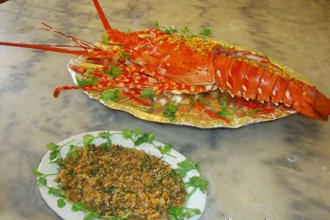 Tiết canh tôm hùm