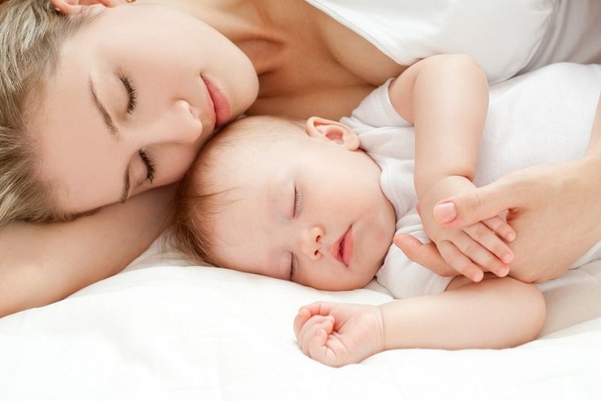 mẹ sau sinh nên nghỉ ngơi