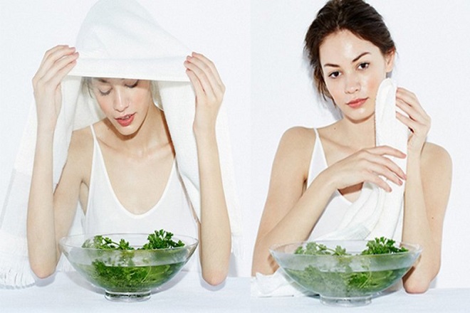 mẹ sau sinh xông hơi mặt