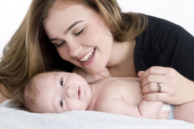 chăm sóc da mặt mẹ sau sinh