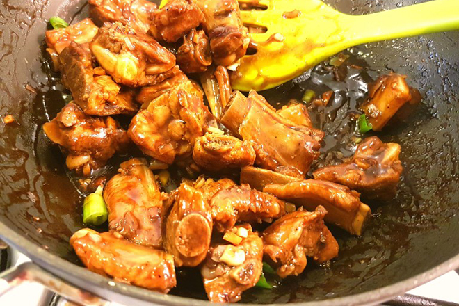 Sườn sốt me hấp dẫn
