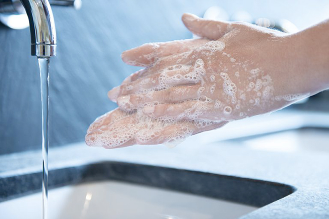 Rửa tay bằng xà phòng diệt khuẩn
