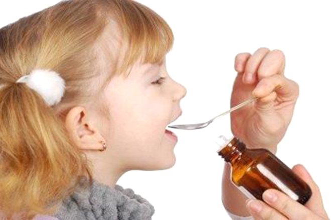 Cho trẻ uống vitamin D