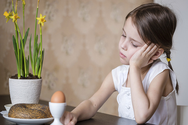 Trẻ chán nản với bữa ăn nghèo nàn nhàm chán
