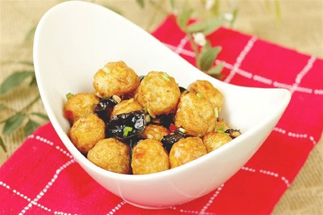 Trứng cút mộc nhỉ