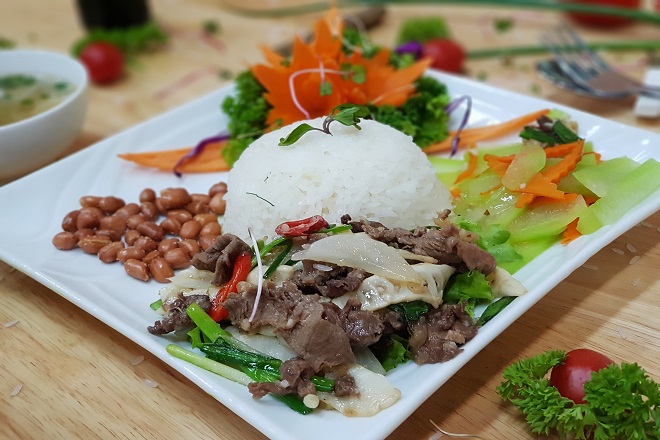 thịt bò xào dưa chua