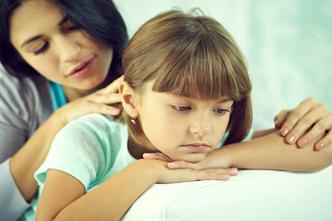 Mẹ nói chuyện với con gái