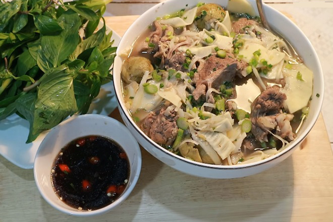 Vịt om sấu nấu với măng