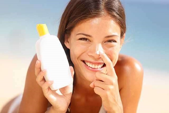 Sử dụng kem chống nắng toàn thân dùng cho mặt