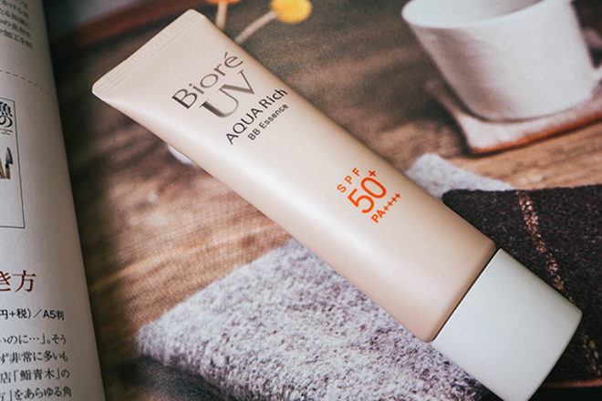 Kem chống nắng Biore UV Aqua Rich BB Essence