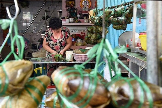 bán bánh ú ở HN