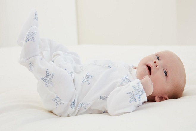 bé hoạt động nhiều hơn