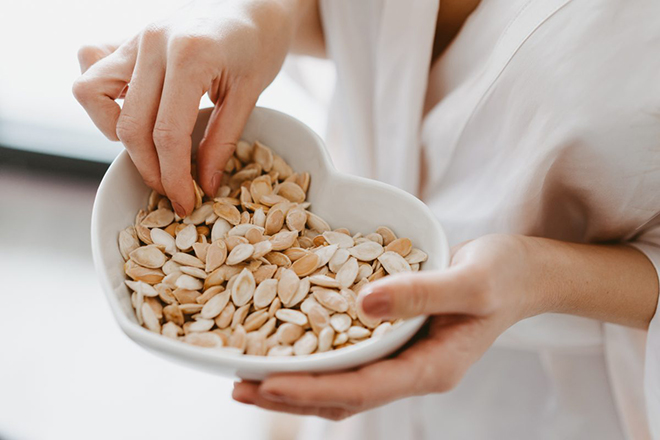 Bà bầu ăn hạt bí ngô