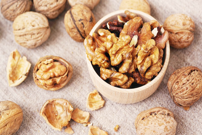 Bà bầu ăn hạt óc chó