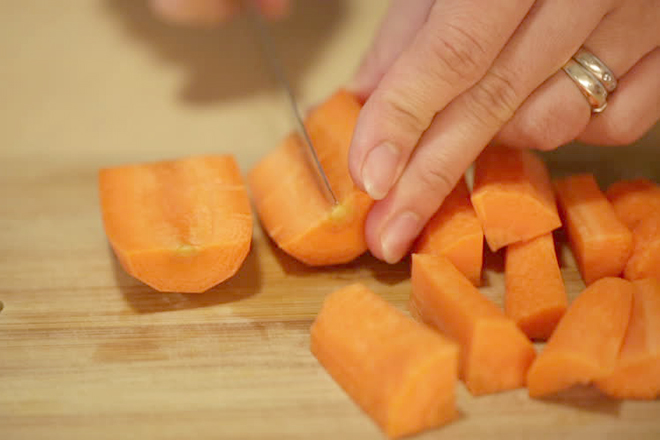 Cắt cà rốt