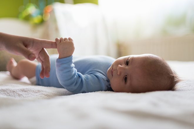 Trẻ bị sốt do nhiều nguyên nhân khác nhau